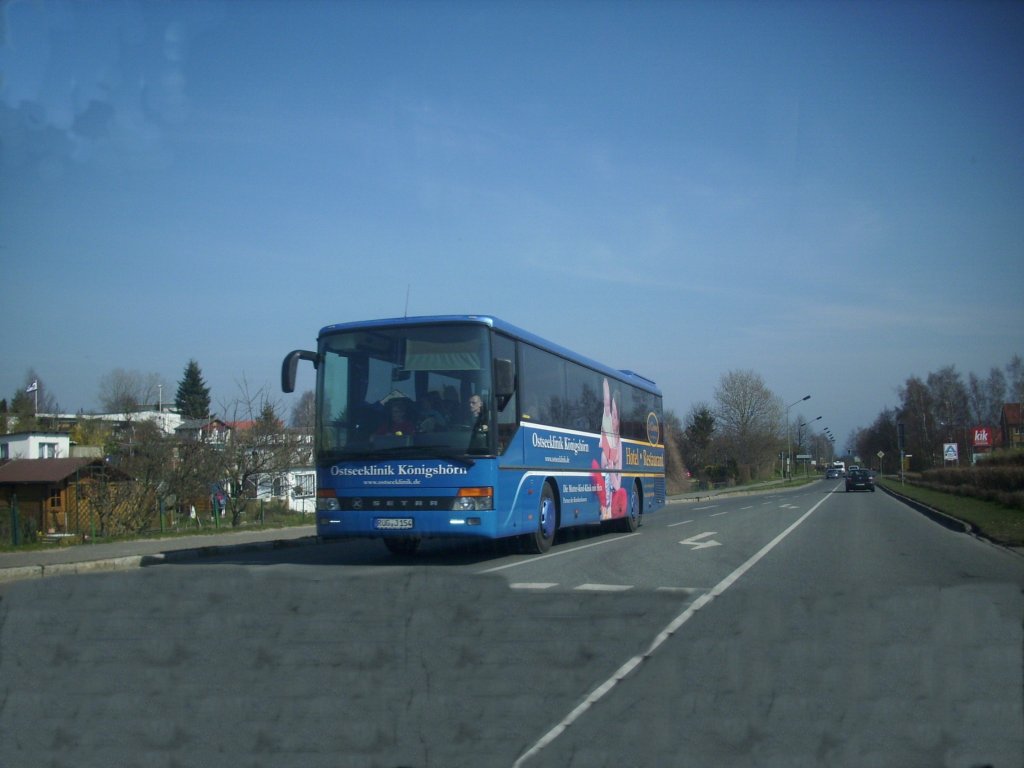 Setra der 300er-Serie der Ostseeklinik aus Deutschland im Stadthafen Sassnitz.