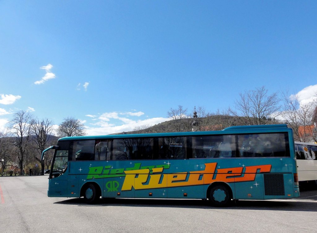 SETRA 315 GT-HD von RIEDER Reisen aus Niedersterreich am 13.4.2013 in Krems an der Donau.