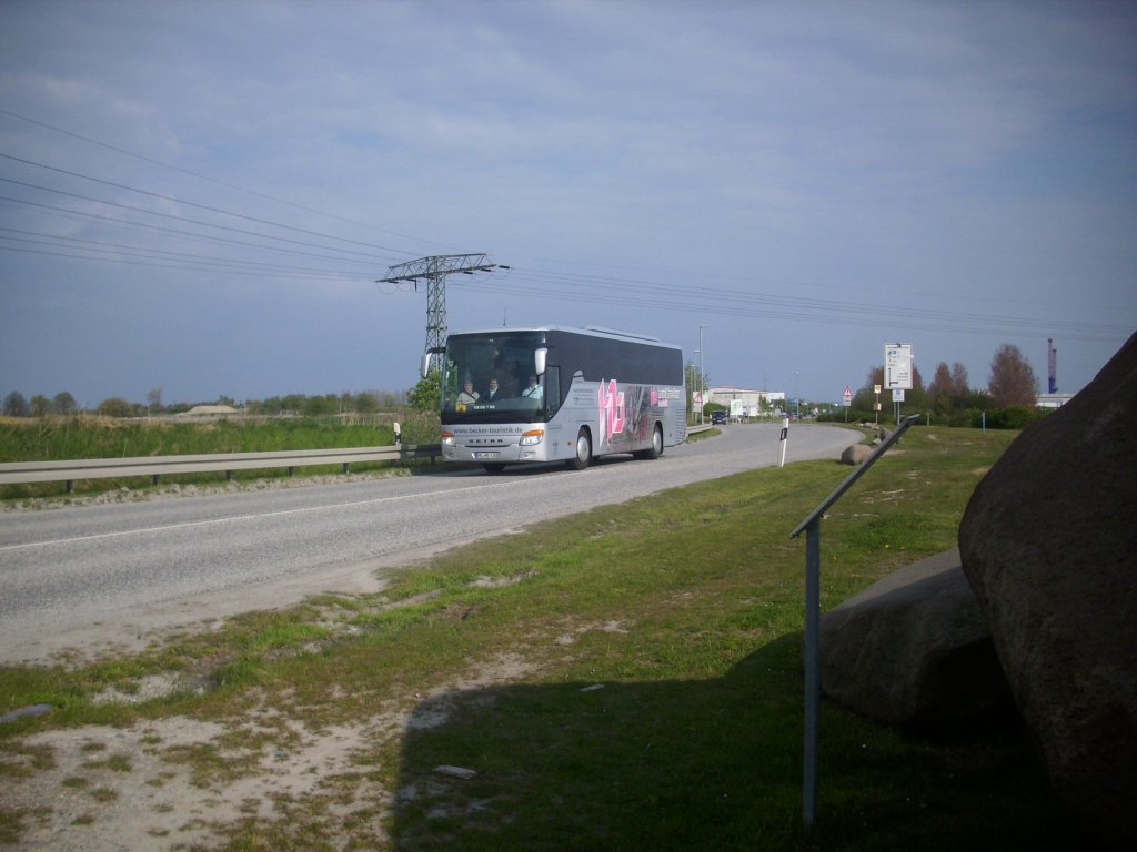 Setra 415 GT-HD von Becker-Touristik aus Deutschland in Sassnitz am Fhrhafen.