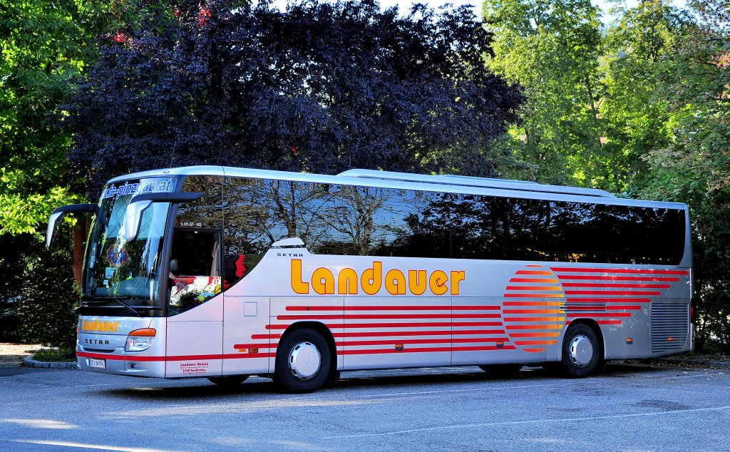 SETRA S415 GT-HD von LANDAUER REISEN aus sterreich im September 2012 in Krems gesehen.