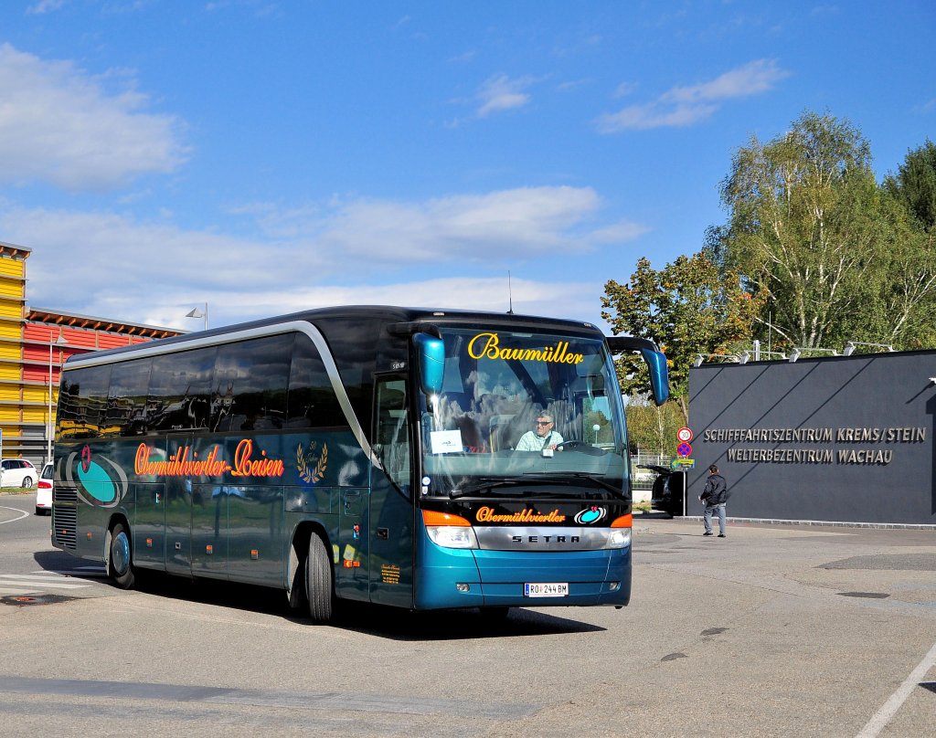 SETRA S415 HD von BAUMLLER Reisen am 28.9.2012 in Krems an der Donau gesehen.