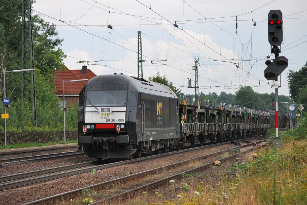 Sie lie sich ganz entspannt mitschleppen.ER 20-005 rollte nach einem krftigen Schauer am 05.08.2010 durch Radbruch.