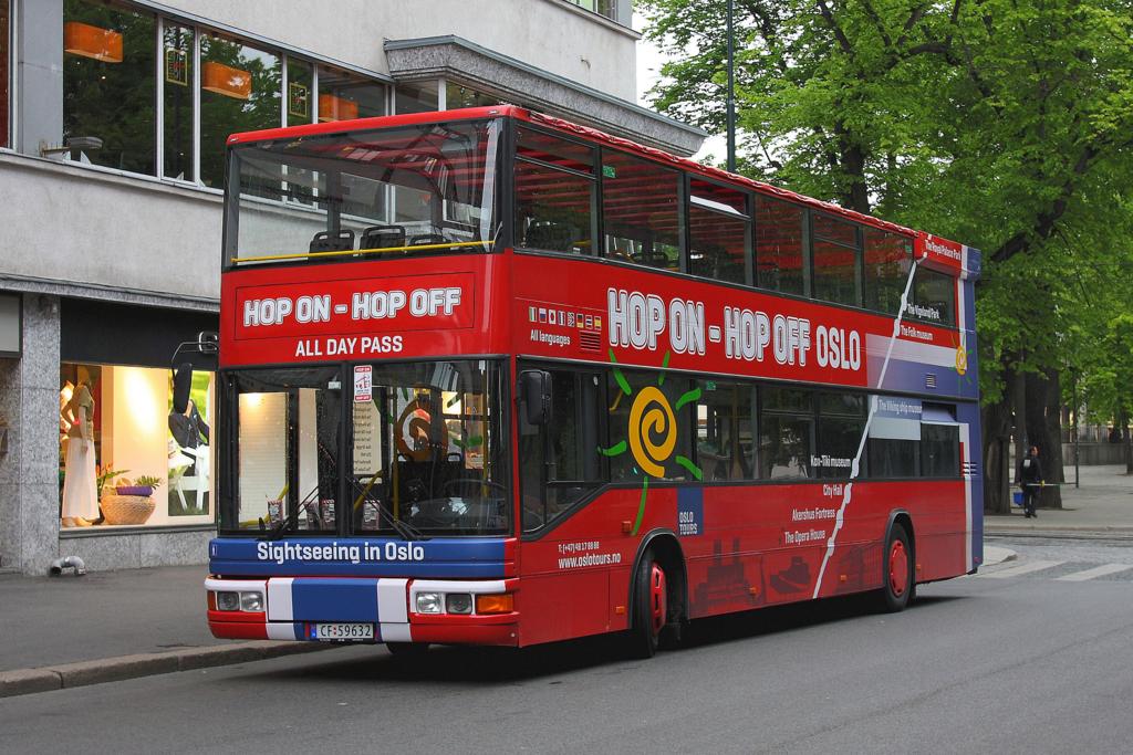 Sightseeing Bus MAN Niederflurbus in der norwegischen Hauptstadt Oslo unweit des Parlaments
am 12.06.2012.