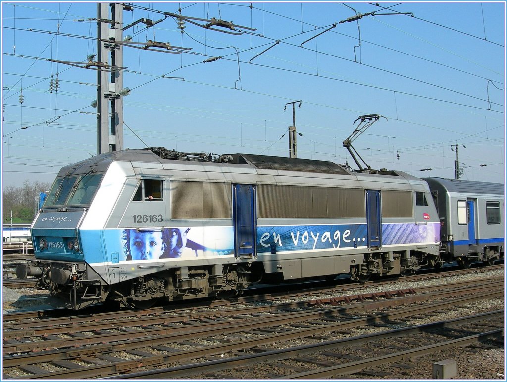 SNCF BB 26 163 mit eine TER 200 in Strasbourg am 10. April 2007.
