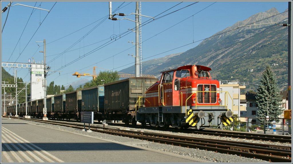 berraschend bekam ich eine als  Mrklin -Lok sehr bekannte Lok in Realitt zu sehen: die Lonza DHG rangiert in Visp.
11. August 2012