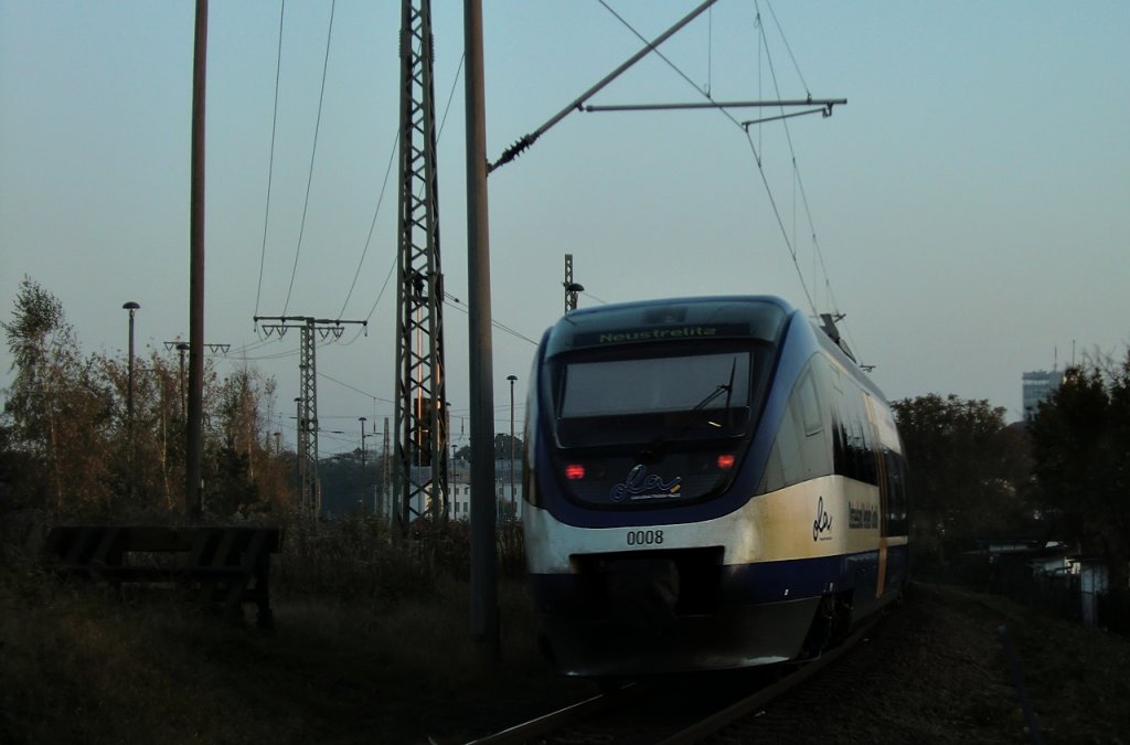 Und nocheinmal der VT0008 der OLA bei der Einfahrt in Neubrandenburg, hier als eigentlich schner Nachschuss.