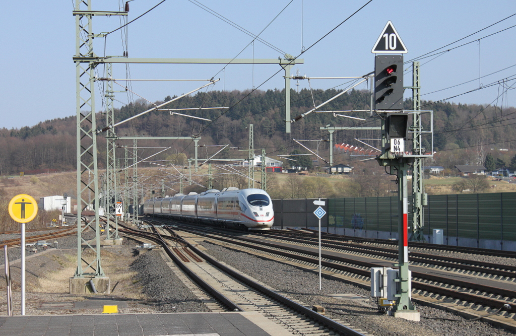 Und schon ist er wieder so gut wie weg, der ICE 3 (Montabaur, 22.03.2012)