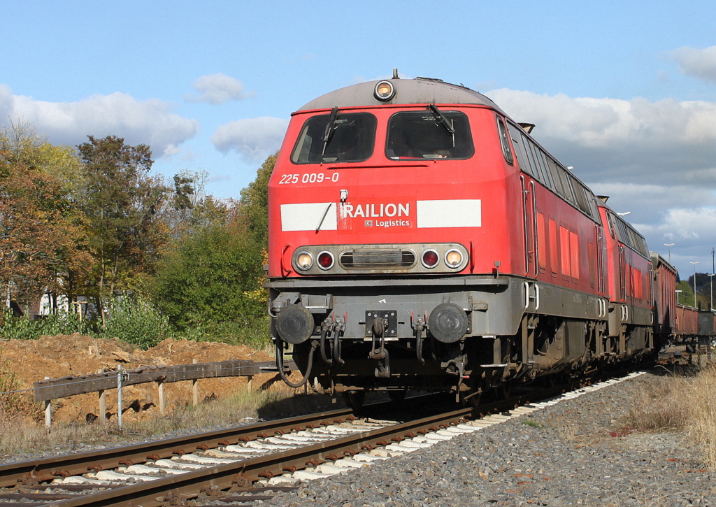 Und schon wieder die 225 009, diesmal bei besseren Wetter in Altenkirchen(Westerwald)