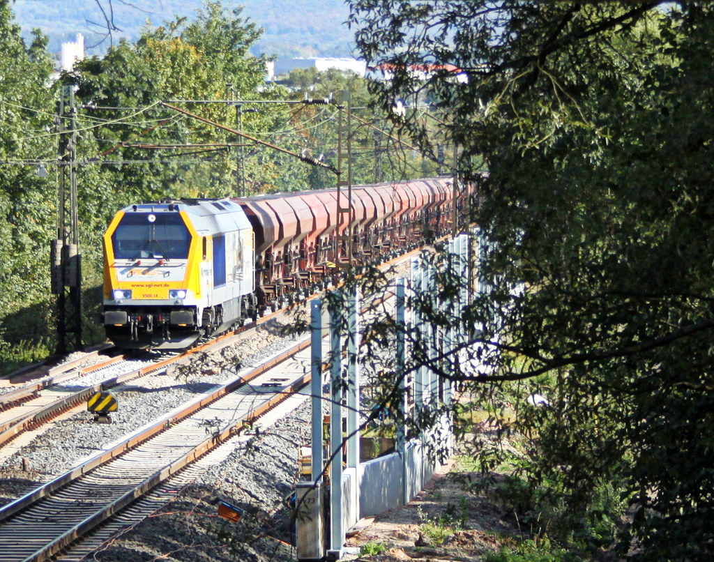 V500.14 der SGL mit Schotterwagenzug am 24.09.11 in Burghaun