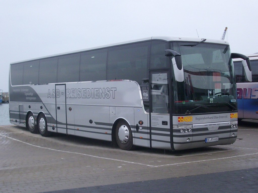 Van Hool T916 von Regionalverband Elbe-Elster e.V. aus Deutschland im Stadthafen Sassnitz.