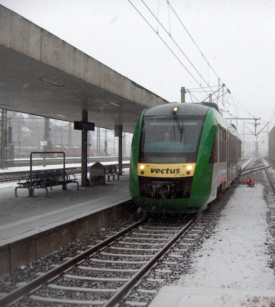 Vectus VT 210 bei der Einfahrt in Limburg(Lahn) am 20.12.2009