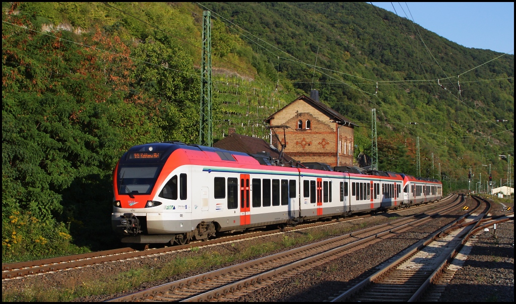 VIAS 404 bei der Durchfahrt von Kaub in Richtung Koblenz am 01.09.11