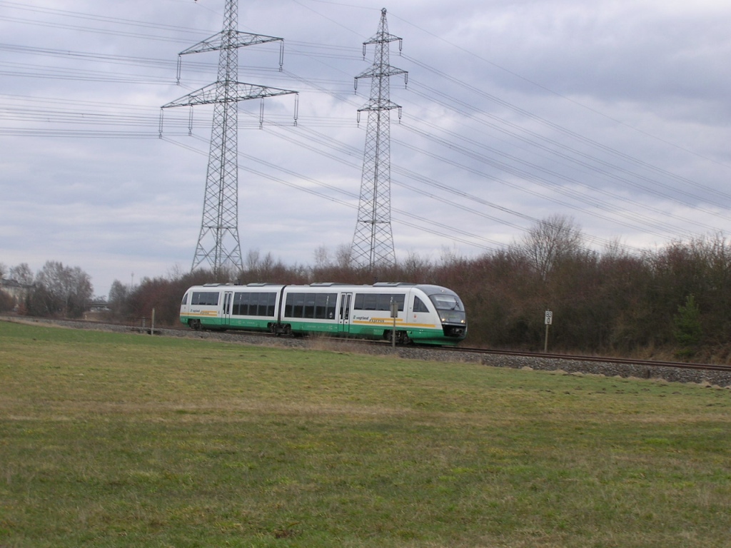 Vogtlandbahn Triebwagen der Baureihe 642 durch Rothenstadt, in der Nhe von
Weiden/Opf.