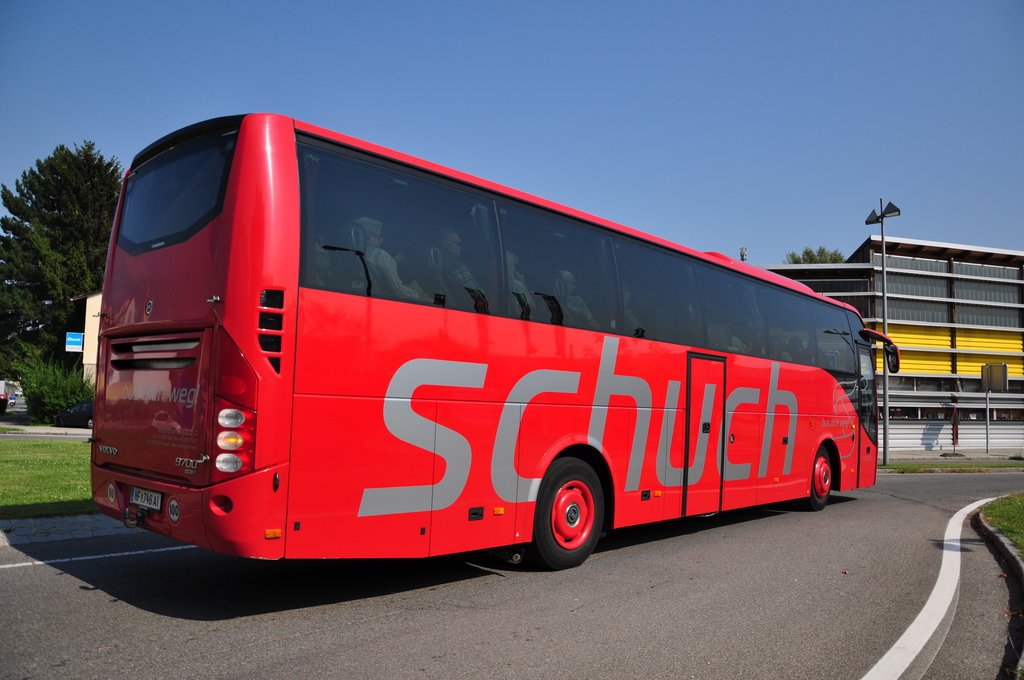 Volvo 9700 von Schuch Reisen aus sterreich in Krems.