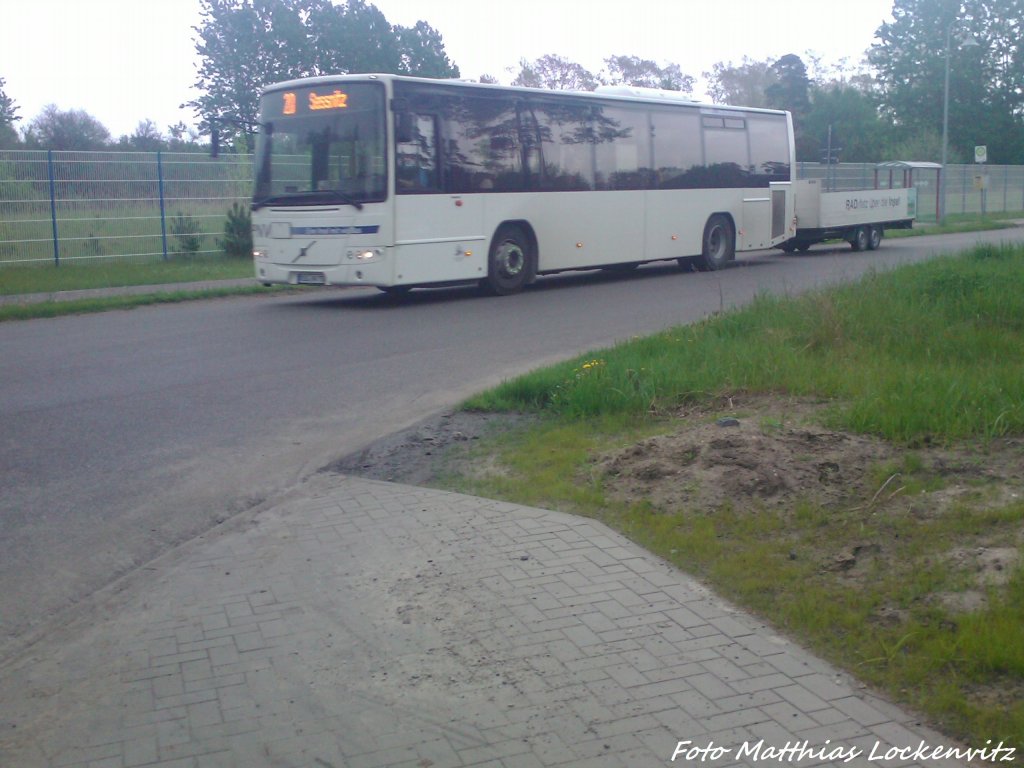 Volvo des RPNV Kurz hinter der Haltestelle Prora, Nord am 20.5.13 