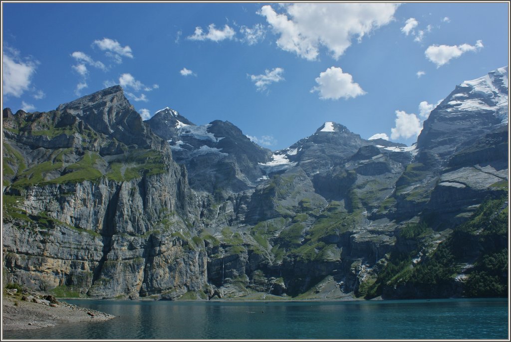 Von hohen Bergen umgeben ist der schinensee oberhalb von Kandersteg.
(22.08.2011)