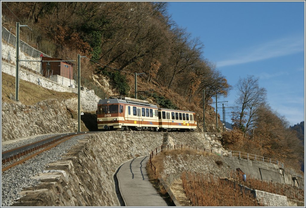 Von Leysin nach Aigle unterwegs erreicht dieser A-L Regionalzug in Krze das Tal.
04.02.2011