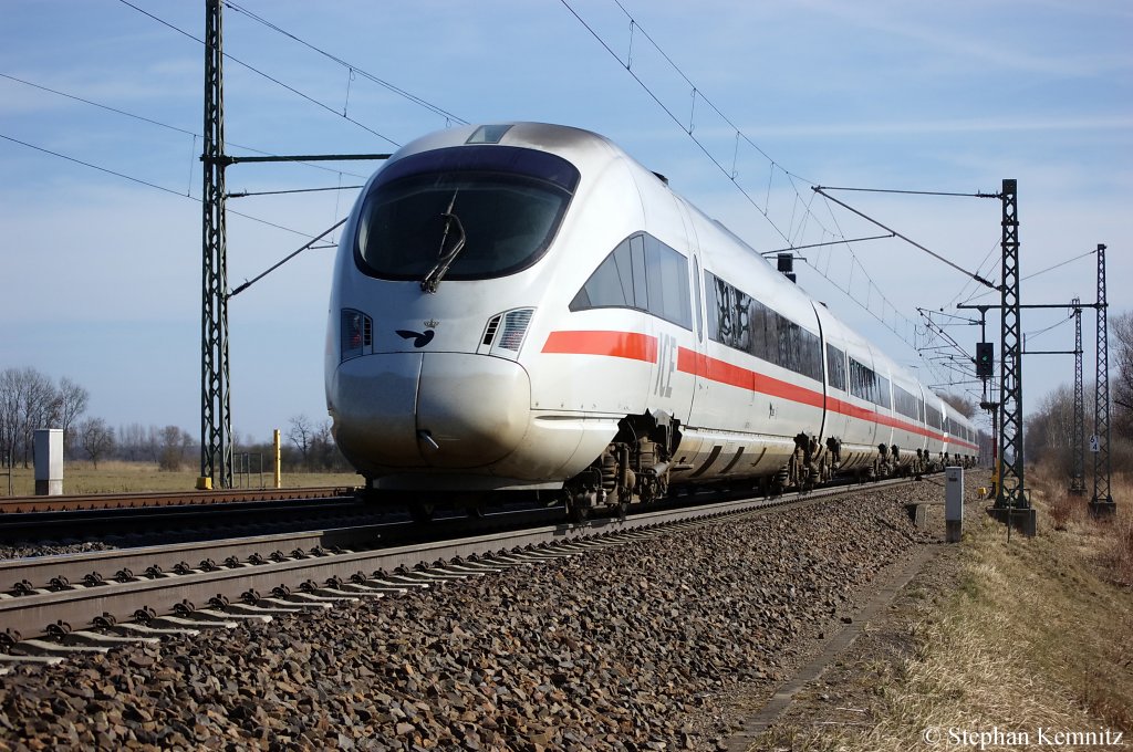 Vorne 605 510-6 als ICE 38 von Koebenhavn H und dahinter 605 011-5 als ICE 381 von Aarhus und zusammen fahren sie nach Berlin Ostbahnhof und sind hier in Friesack(Mark). 23.03.2011
Netten Gru zurck!