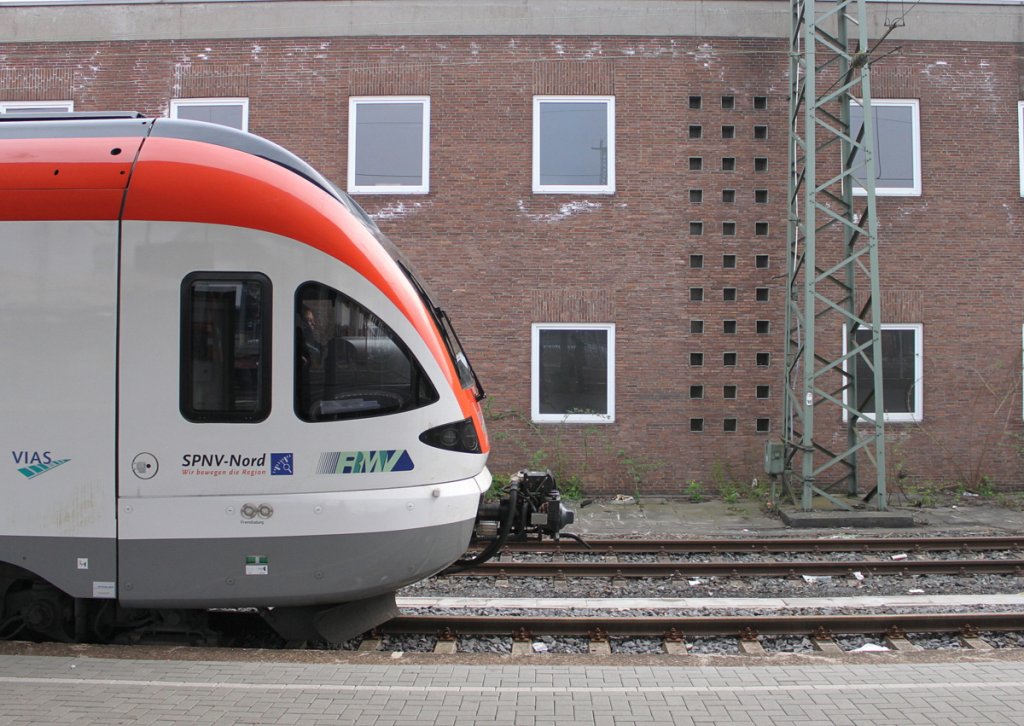 Vorsichtig, ganz vorsichtig und ja nich zu weit fahren... Das wird sich wohl der Flirt gedacht haben bei der Einfahrt in Neuwied am 04.04.2012