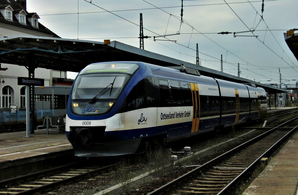 VT 0008 der OLA bei der Ausfahrt in NB (4.10.2011)