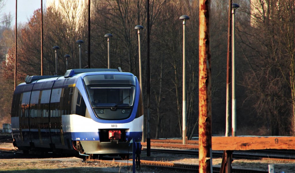 VT 0013 unbeklebt ( ohne EVU ) am Werk der OLA in Neubrandenburg abgestellt.! (21.03.2012)