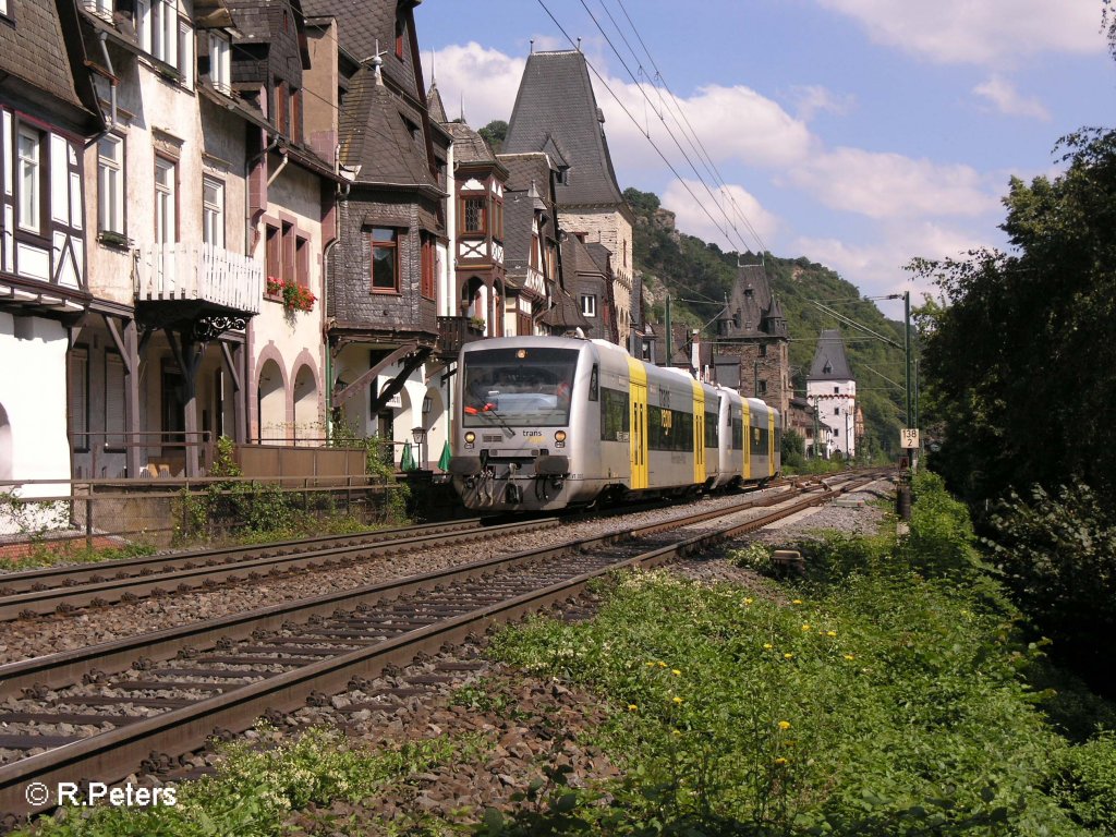 VT002 + 013 ziehen an der Stadtkulisse von Bacharach vorbei. 24.07.08