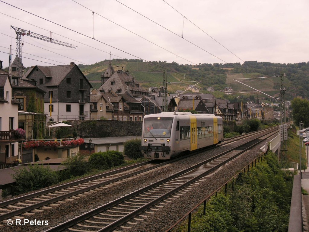 VT002 durchfhrt Oberwesel mit einer RB nach Mainz. 25.07.08