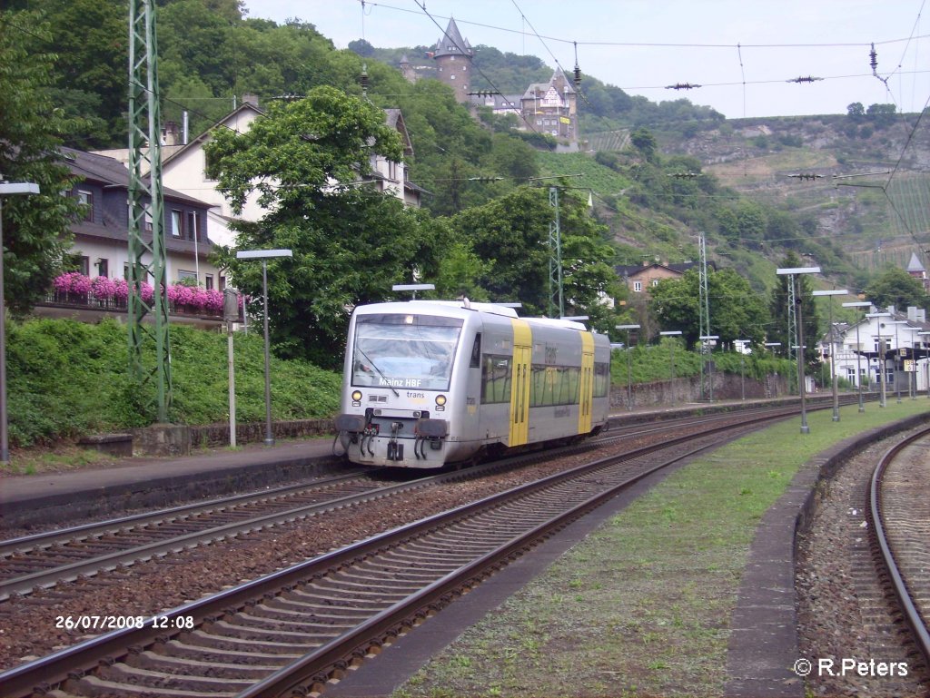 VT017 verlsst Bacharach mit einer RB nach Mainz. 26.07.08