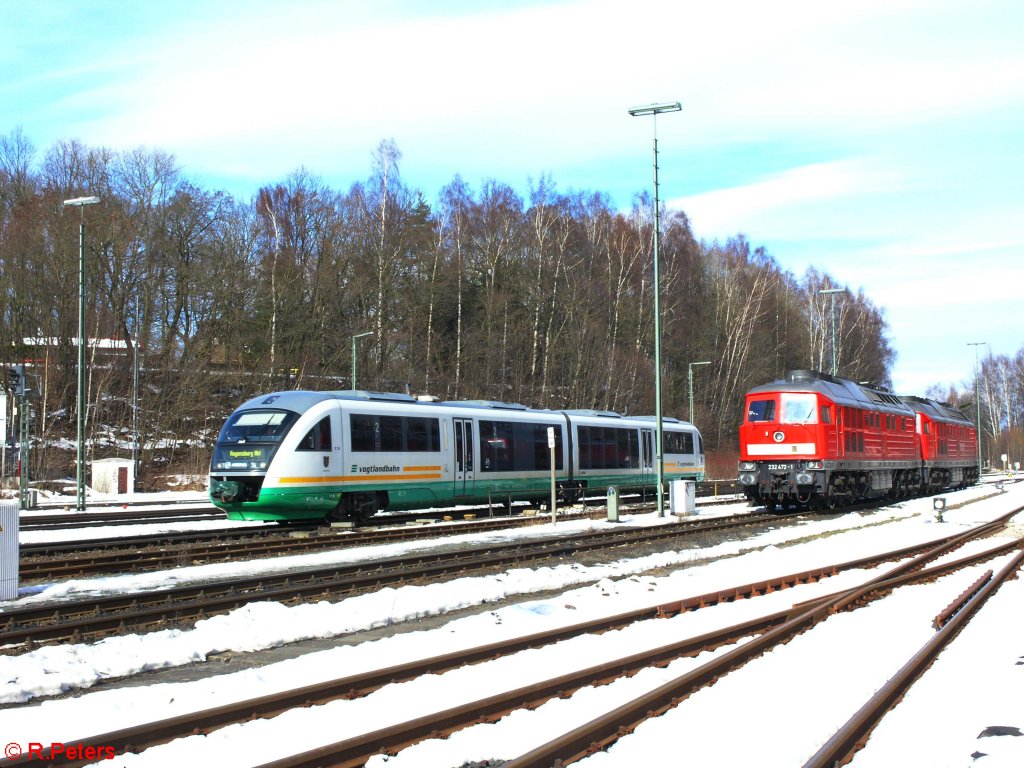 VT13 zieht an den beiden Ludis in Marktredwitz vorbei. 27.02.10