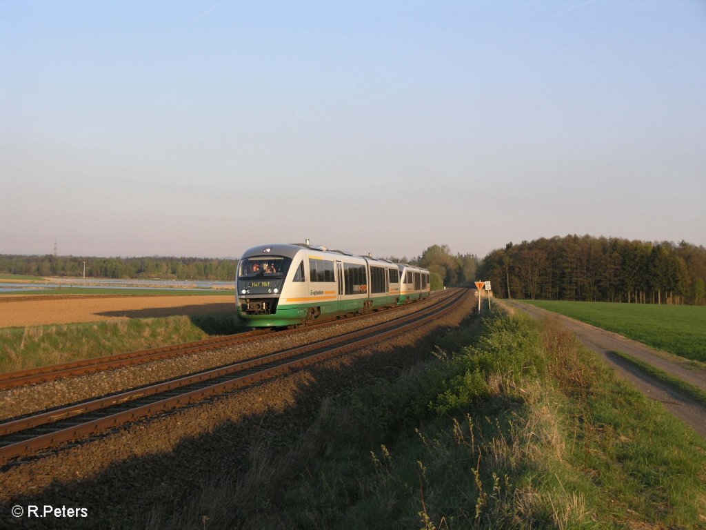 VT26 und VT11 als VBG86568 rollen bei Oberteich in Richtung Hof. 21.04.09