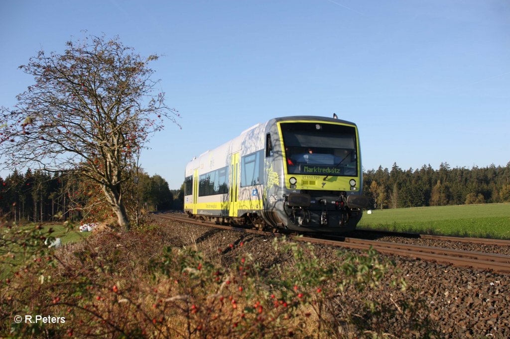 VT650.727 als ag84521 nach Marktredwitz bei Waldershof.16.10.11