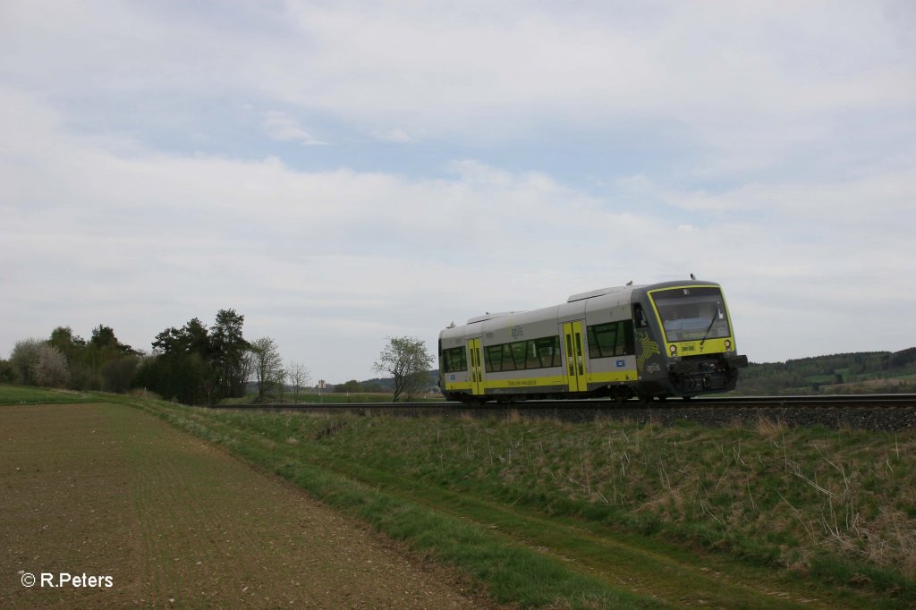 VT650.734 auf dem Rckweg als ag84558 Marktredwitz - Kirchenlaibach bei Waldershof. 29.04.12