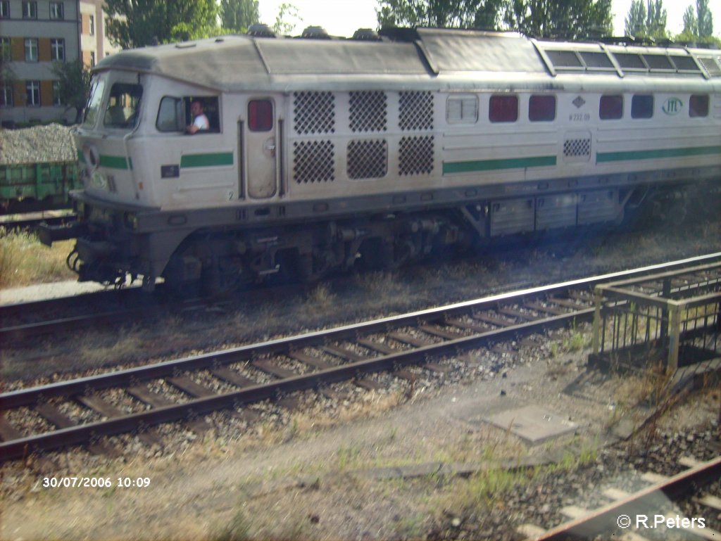 W232.09 stand am 30.07.2006 in Frankfurt/Oder mit ein Schotterzug bereit.