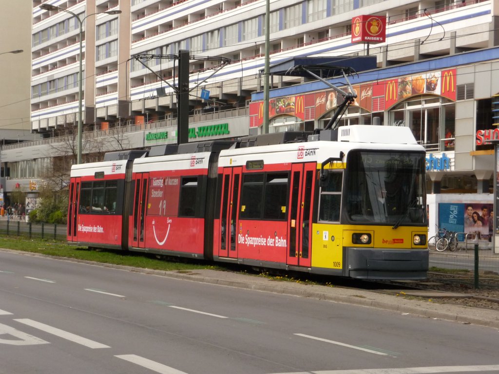 Wagen 1009, ein GT6N am 11.04.2012 nahe des Alexanderplatzes in Berlin.
Linie M5 -> Berlin-Hohenschnhausen, Zingster Strae