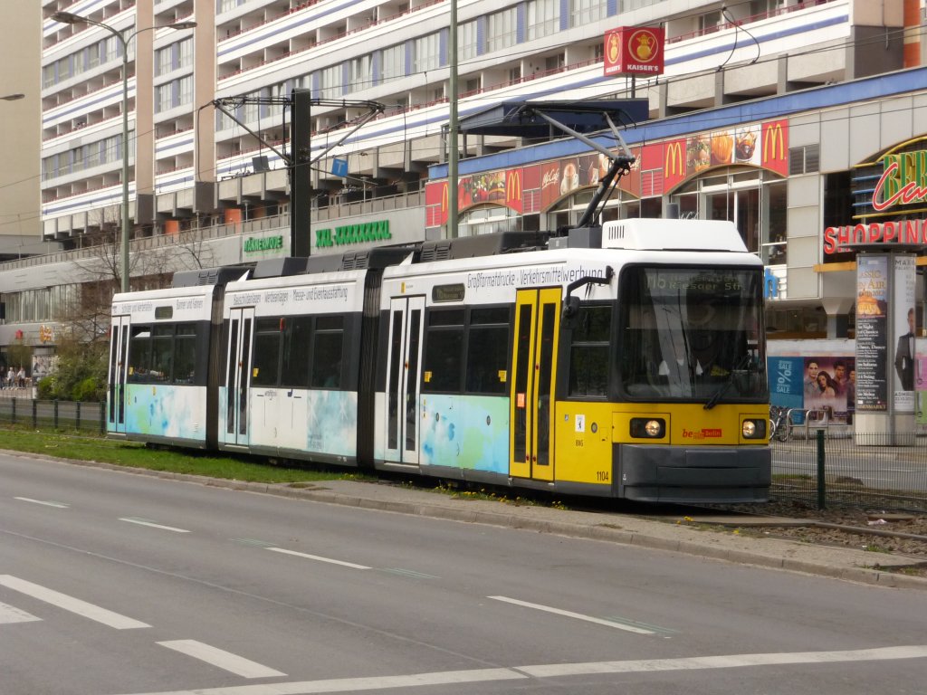 Wagen 1104 am 11.04.2012 am Berliner Alexanderplatz.
Linie M6 -> Berlin-Hellersdorf, Risaer Strae