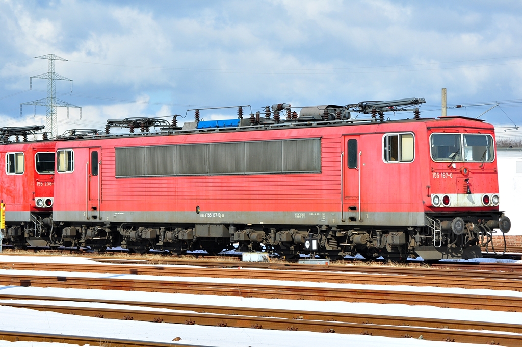 Warten auf bessere Zeiten.155 167 steht mit Fristablauf seit lngere Zeit in Rostock-Seehafen.Am 24.03.2013 wurde sie auf den Chip gebrannt.