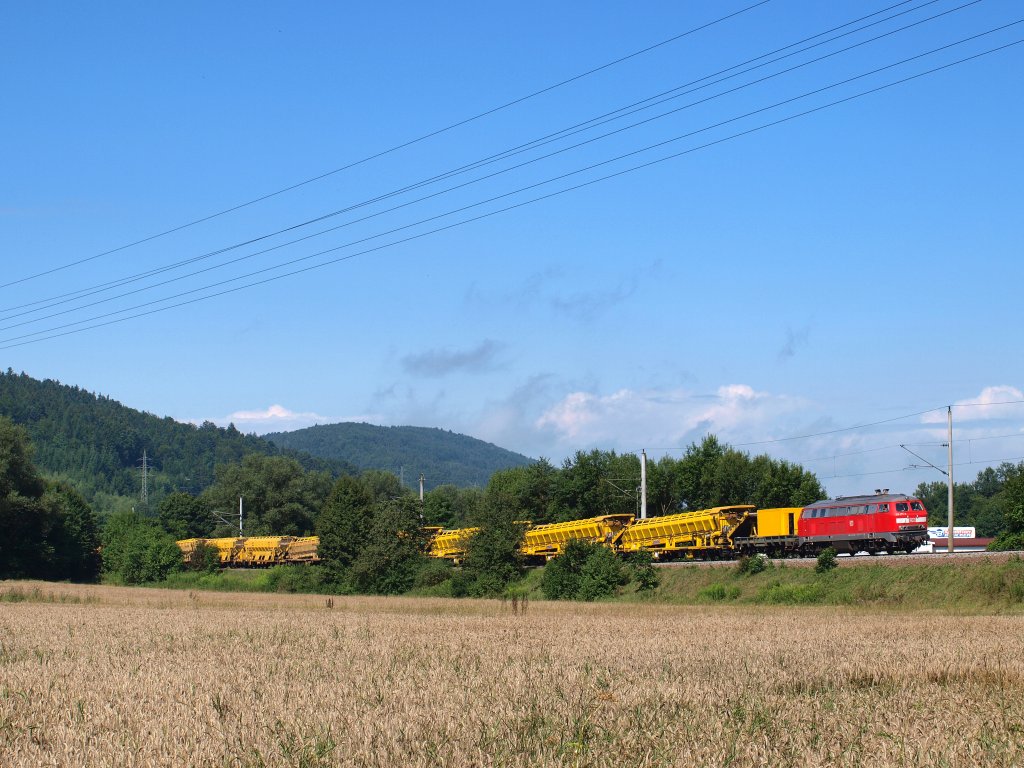 Was begrte mich als ich aufgestanden bin ? Die 218 272-3 von DB Fahrwegdienst Karlsruhe. Sie schob in aller ruh einen Gleisbauzug in Richtung Backnang. Das Foto entstand kurz hinter Murrhardt an der KBS 785.