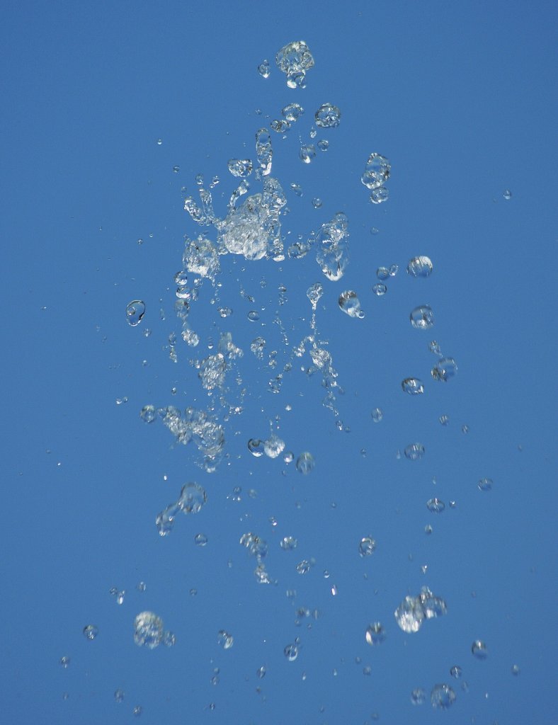 Wassertropfen tanzen durch die Luft(I)
(16.04.2010)
