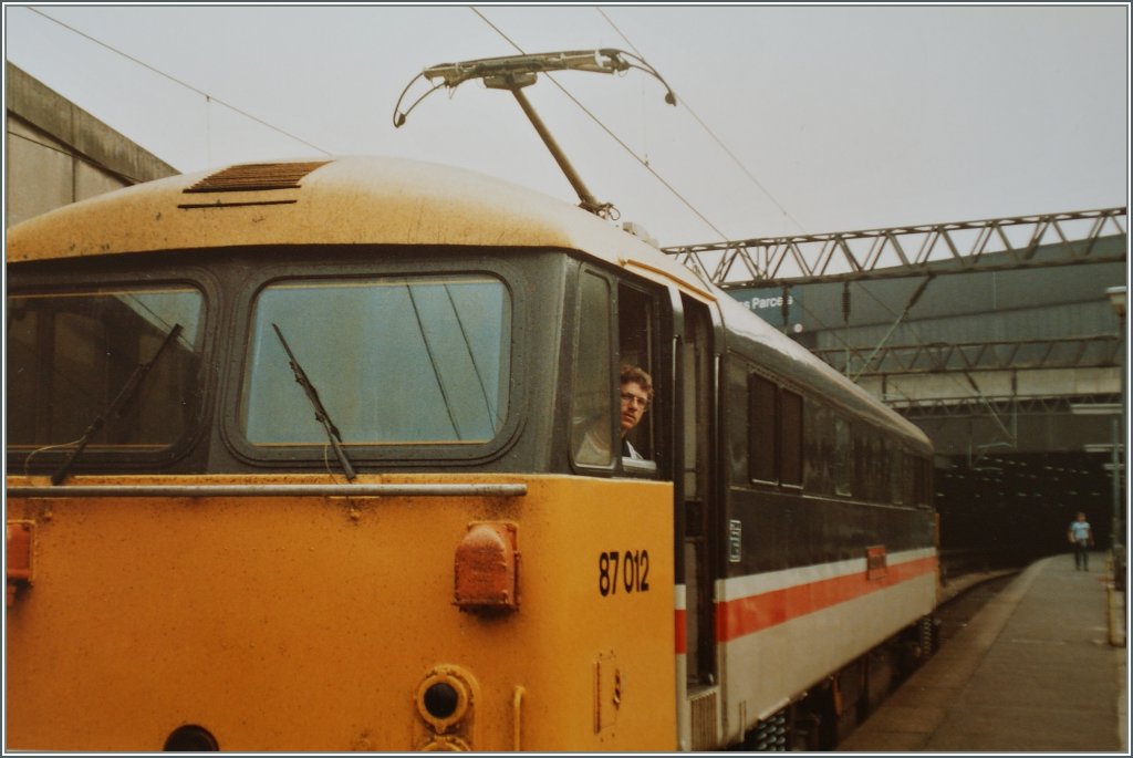 Wenn Lokfhrer und Fotograf die Rolle tauschen...
London Euston am 19. Juni 1984/Fotografiertes Bild (BR-Fotograf unbekannt)