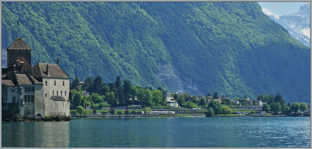 Wer nicht zu Fuss laufen will kann mit dem Flirt am Chteau de Chillon vorbeifahren.
(14.05.2013)