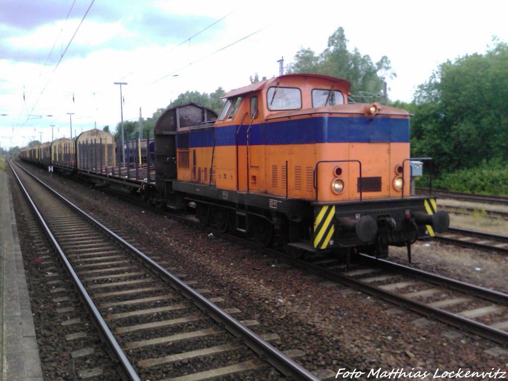 Werklok 1 der Rostocker Fracht- & Fischereihafen Gmbh am S-Bahn Hp. Rostock-Bramow am 22.6.13