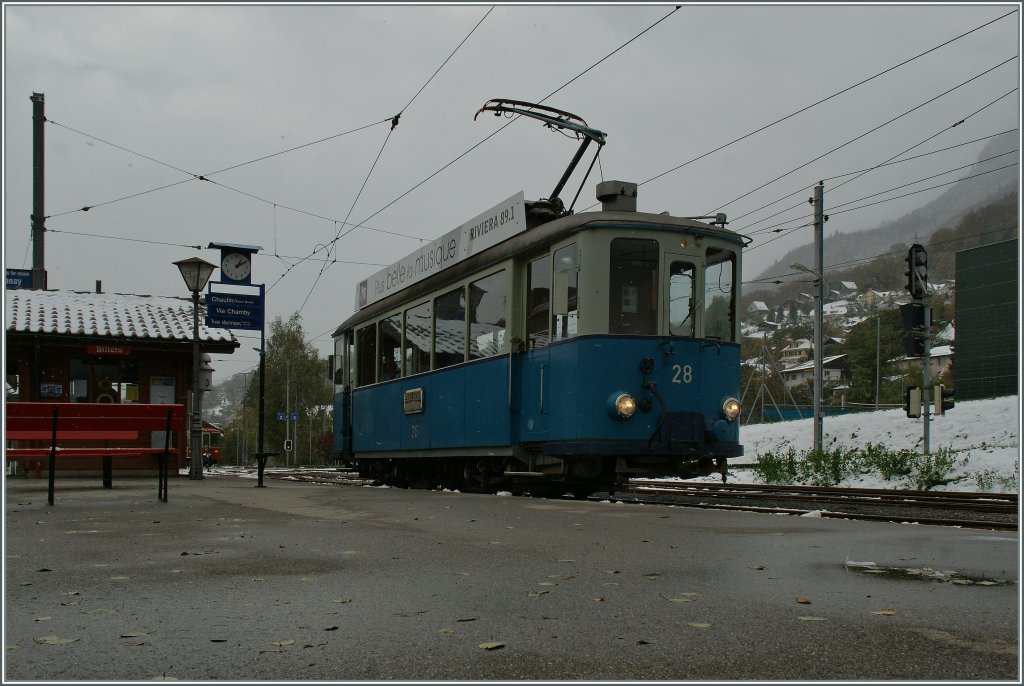 Wie schn, durften wir unseren lieben Besuch letztes Jahr empfangen, denn dieses Jahr wre, im besten Falle, alles etwas  vom Winde verweht... 
T-L Tram in Blonay BC am 28. Okt. 2012