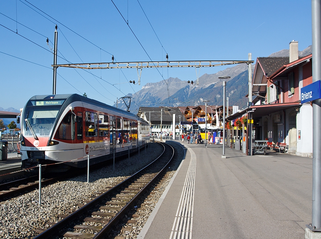 Zb 130 001 (Sadler SPATZ) als RB Interlaken - Meiringen und hlt am 02.10,2011 in den Bahnhof Brienz. 