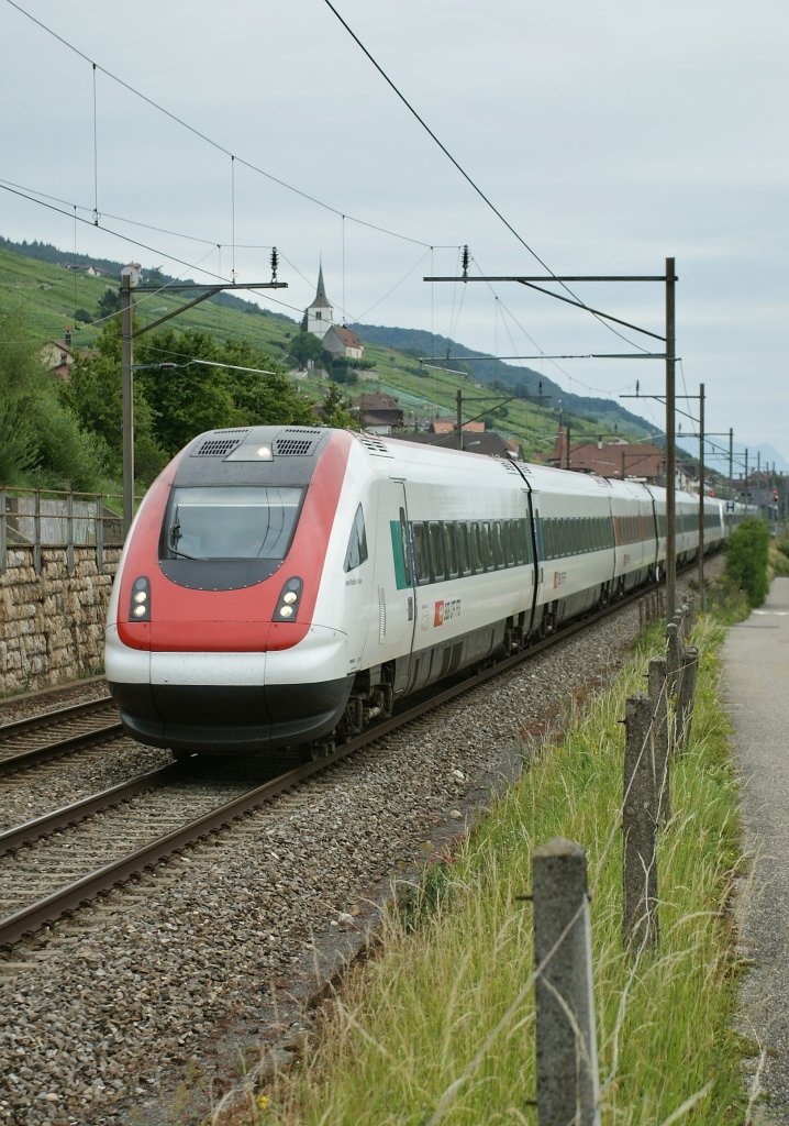 Zwei ICN auf dem Weg nach Lausanne bei Ligerz.
26. Juni 2011