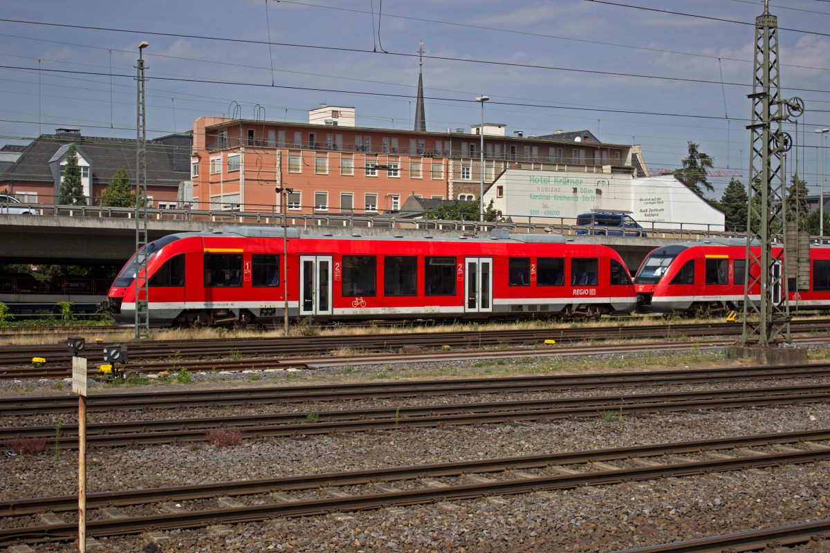 ... und 640 010 rollen aus ihrem Abstellgleis heraus.