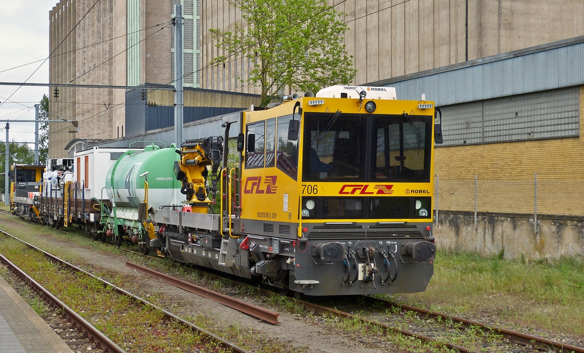 . Am 09.05.2015 war ein Kanalreinigunszug im Bahnhof von Mersch abgestellt. Vorne befand sich der ROBEL IIF 706 (99 82 9210 706-2 L-CFLIF) und hinten am Zug war der ROBEL IIF 752 (99 82 9210 752-6 L-CFLIF) zu sehen. (Hans)