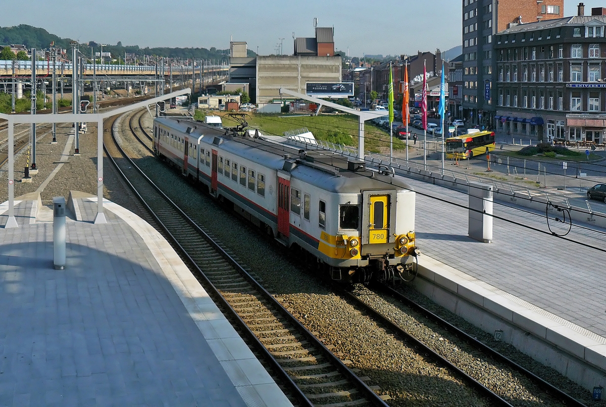 . AM 79 780 fhrt am 23.06.2010 in Bahnhof Lige Guillemins ein. (Hans)