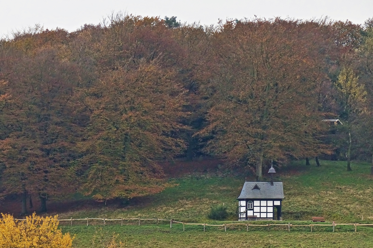 . Aussicht auf eine kleine Kapelle vom Bergischen Freilichtmuseum in Lindlar. 02.11.2014 (Jeanny)