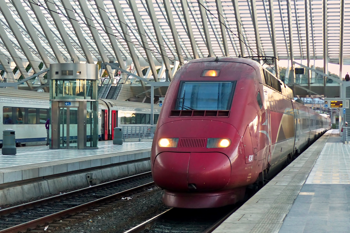 . Der Steik in Deutschland hatte am 18.10.2014 dann doch Auswirkungen auf den internationalen Verkehr, sodass der ICE 19 Bruxelles Midi - Frankfurt/Main Hbf ausfiel und der PBKA Thalys THA 9461 Paris Nord - Kln Hbf als Retter in der Not in den Bahnhof Lige Guillemins einfuhr. (Jeanny)