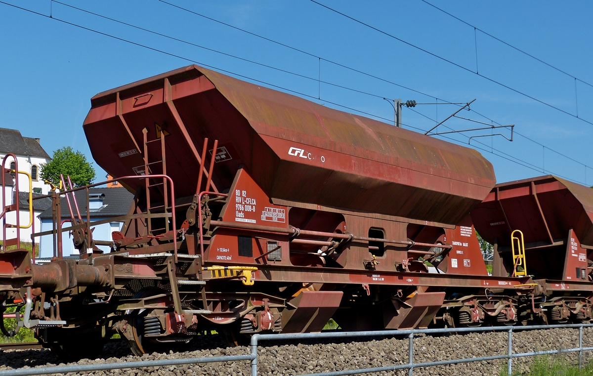 . Gleisbauarbeiten am Wochenende in Drauffelt - Ein CFL Cargo Schotter- und Kieswagen vom Typ Uads (80 82 RIV L CFLCA 9786 008-8) war am 18.05.2014 in einem Arbeitszug in Drauffelt eingereiht. (Hans)